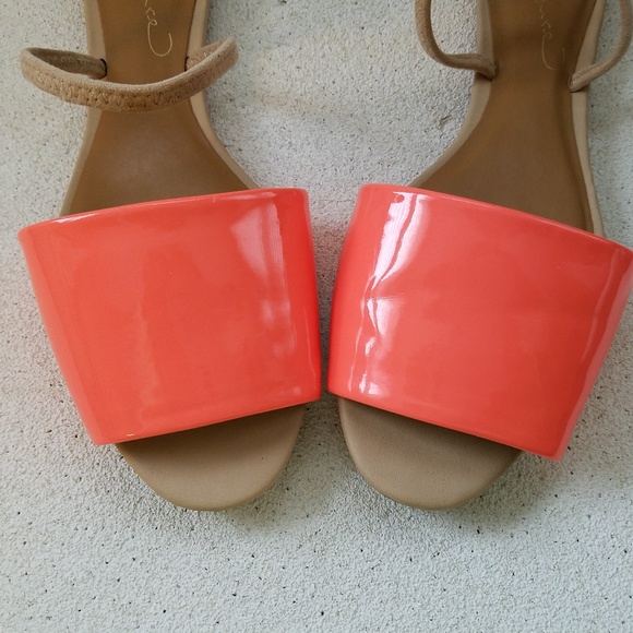 REPORT SIGNATURE Shiny Coral and Tan Strap Sandals - Picture 5 of 7